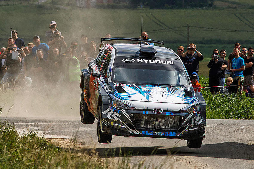 thierry-neuville-sale-en-el-ypres-con-un-hyundai-i20-r5_full.jpg thierry-neuville-sale-en-el-ypres-con-un-hyundai-i20-r5_full.jpg